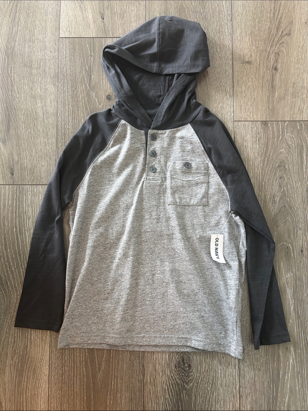 Old Navy Boys' Hooded Long Sleeve Raglan Tee in Gray and Charcoal, size 8 BNWT